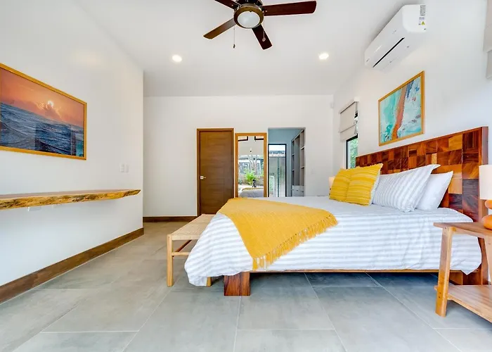 Pool, Walkable Location! Luxe Tamarindo 4Br Home Vakantiehuis
