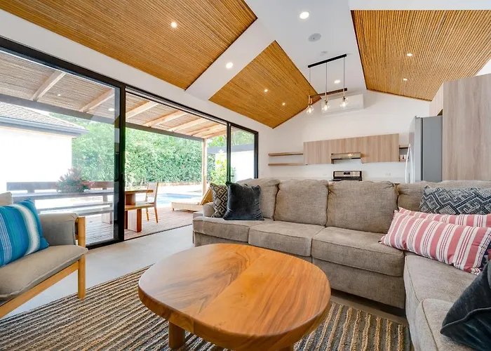 Pool, Walkable Location! Luxe Tamarindo 4Br Home Сasa de vacaciones