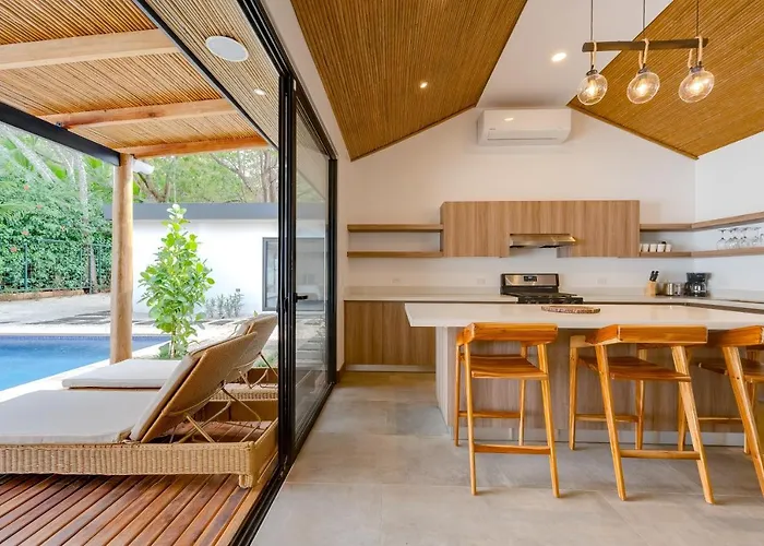 Сasa de vacaciones Pool, Walkable Location! Luxe Tamarindo 4Br Home Tamarindo