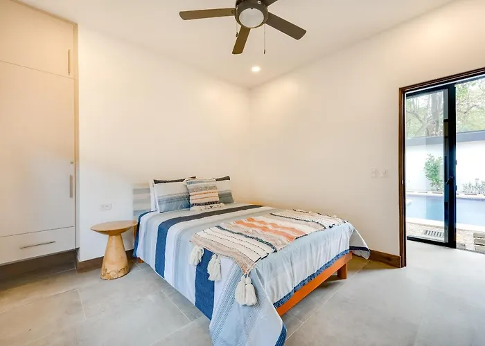 Сasa de vacaciones Pool, Walkable Location! Luxe Tamarindo 4Br Home Tamarindo