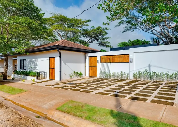 Сasa de vacaciones Pool, Walkable Location! Luxe Tamarindo 4Br Home Tamarindo