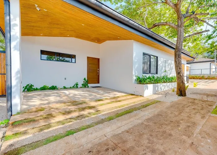 Vakantiehuis Pool, Walkable Location! Luxe Tamarindo 4Br Home Tamarindo