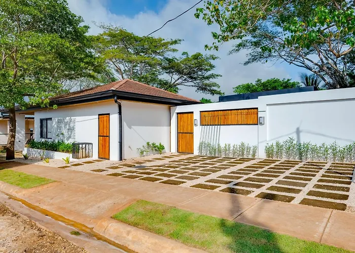 Vakantiehuis Pool, Walkable Location! Luxe Tamarindo 4Br Home Tamarindo